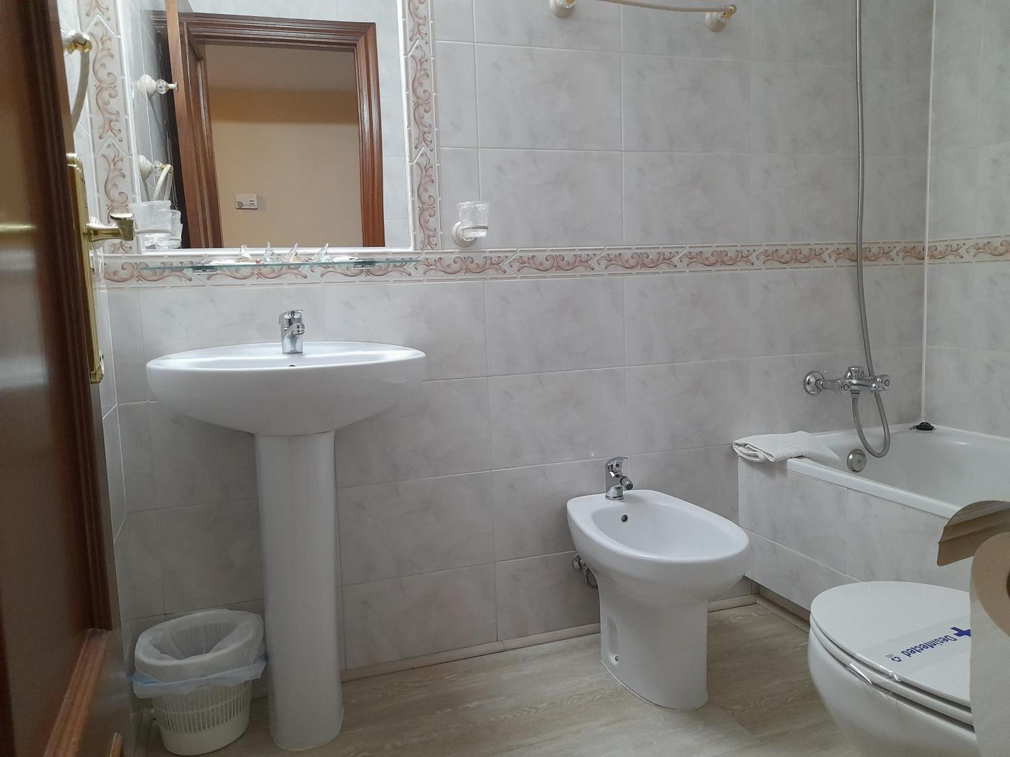 Hostal San Roque Guadalajara Exteriör bild