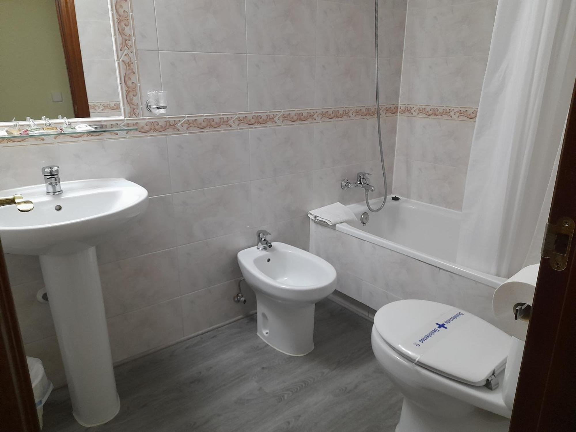 Hostal San Roque Guadalajara Exteriör bild