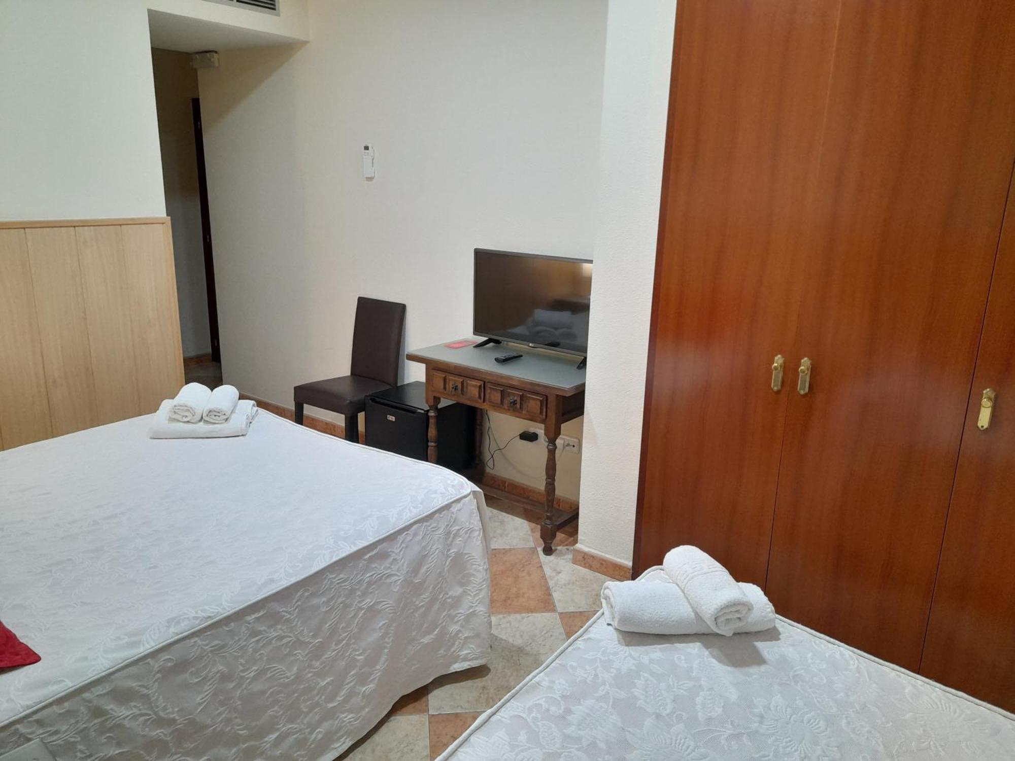 Hostal San Roque Guadalajara Exteriör bild