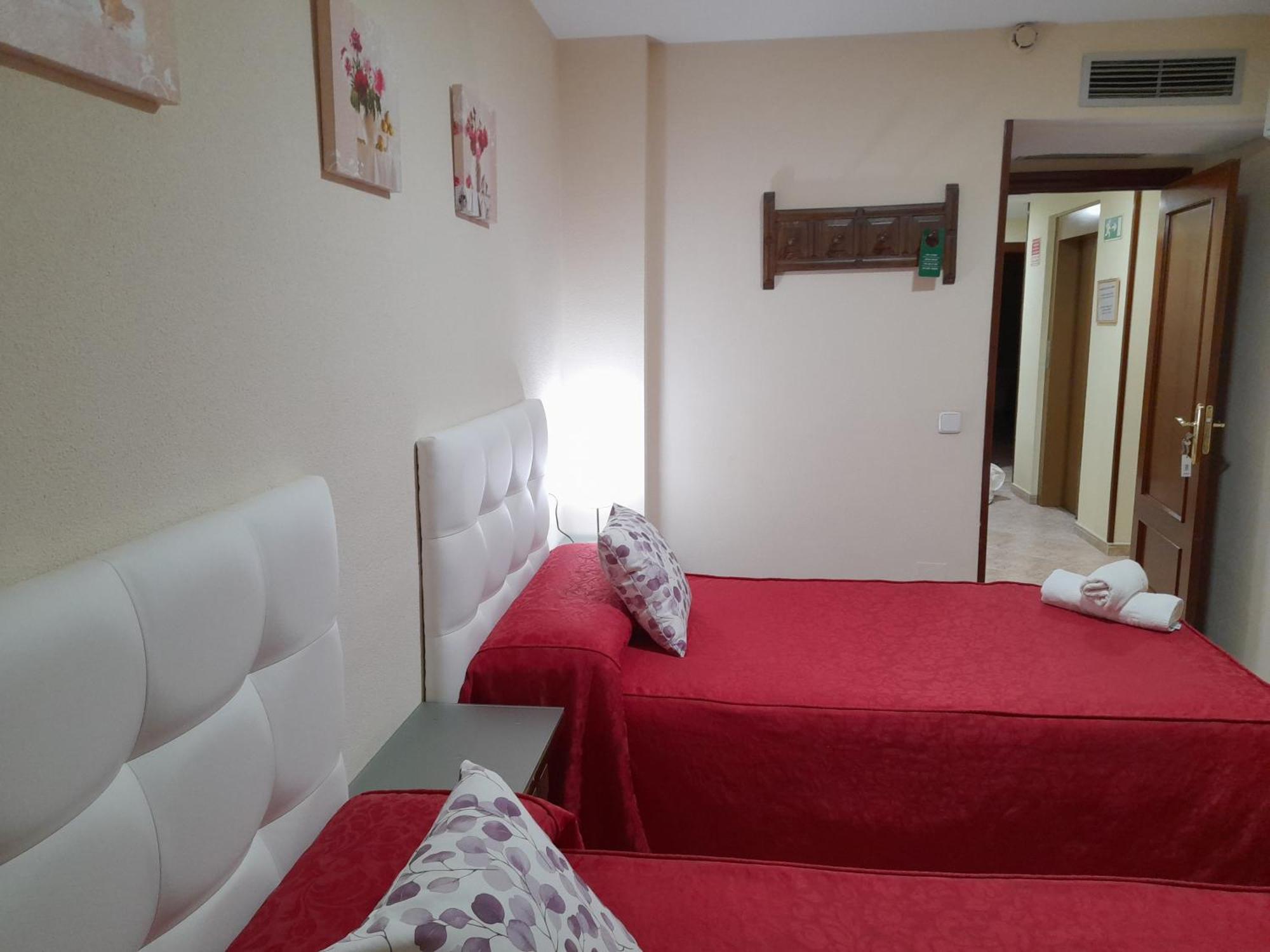 Hostal San Roque Guadalajara Exteriör bild